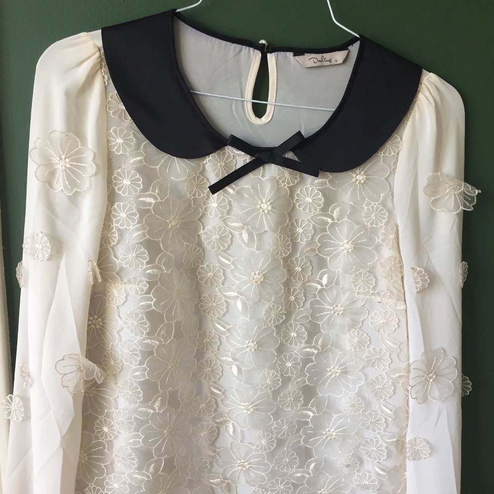 ❌SOLD❌ Chiffon Blouse w floral embroidery